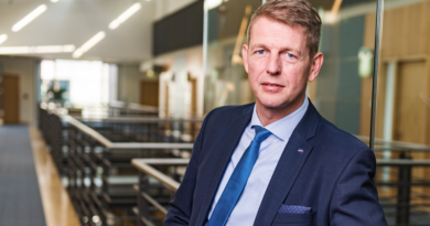 Polizeiübergriff gg. Karsten Hilse – MdB am 18.11. 2020 in Berlin Polizeiübergriff gg. Karsten Hilse – MdB am 18.11. 2020 in Berlin